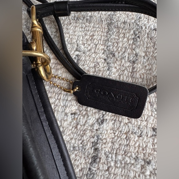 Coach Black Leather Shoulder Bag or  Wristlet with Modern Design - Picture 4 of 12